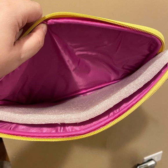 Juicy Couture Ipad case/ misc pouch (says for 3rd generation) - Picture 6 of 6